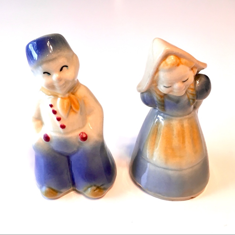 Shawnee Pottery - Dutch Boy and Girl Shaker Set